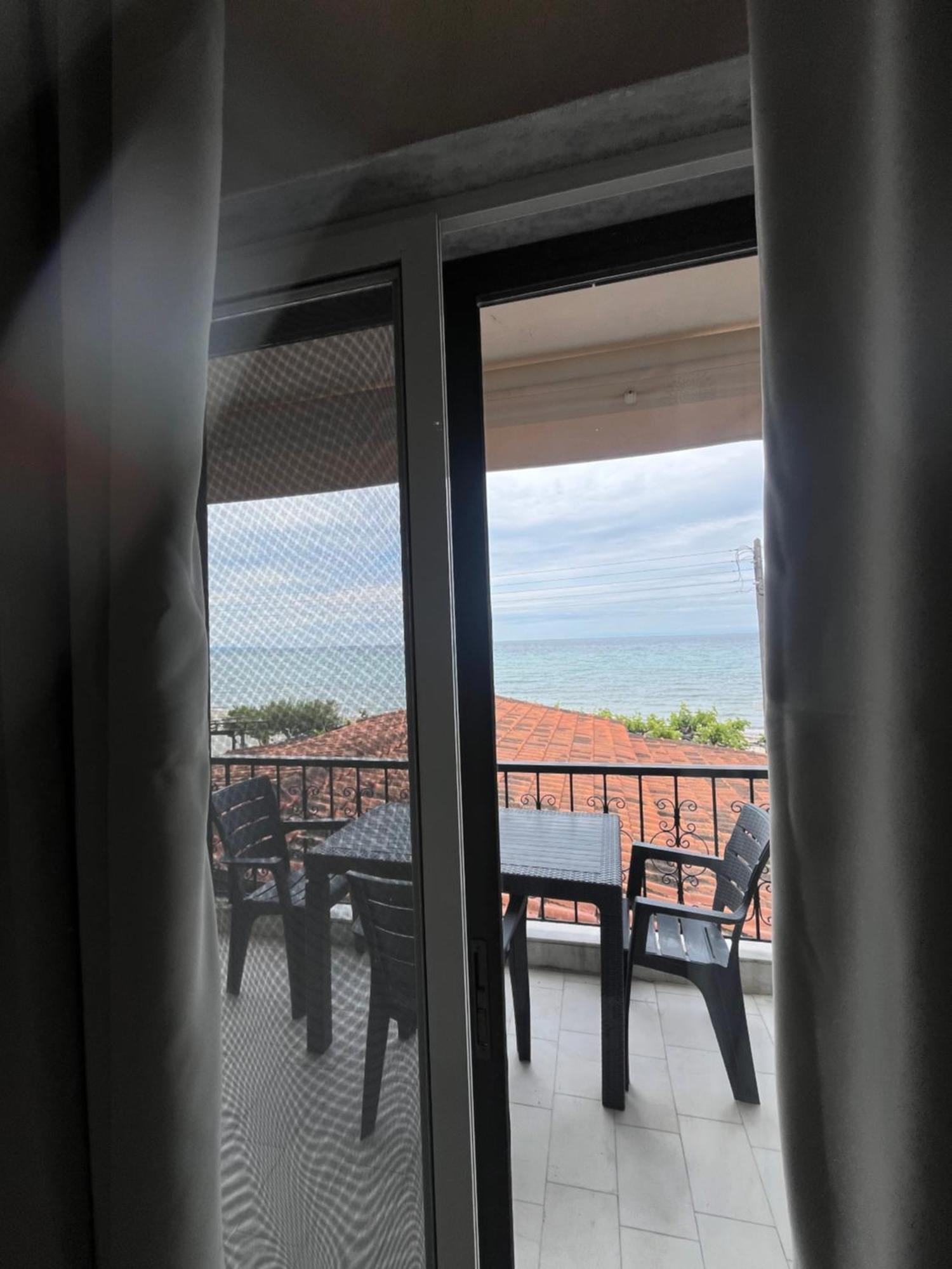 Okkio Sea View Apartment Vergia Luaran gambar